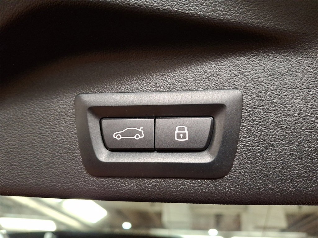 Used 2025 BMW X5 M60i w/ Executive Package image 27