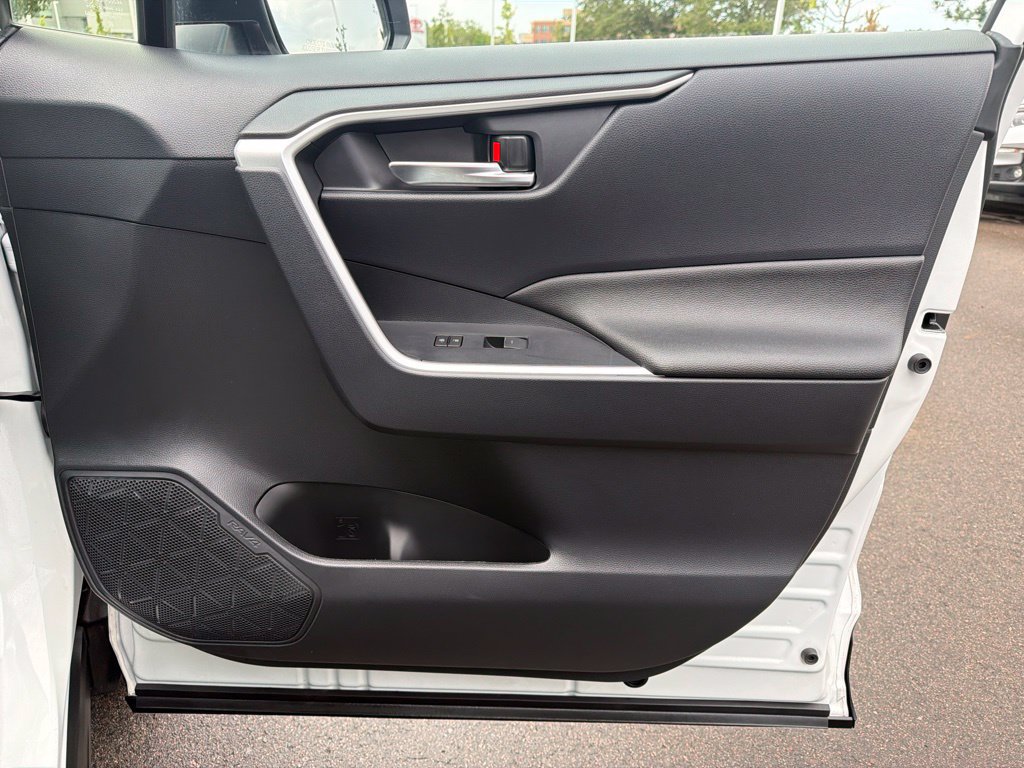 Used 2025 Toyota RAV4 SE AWD/4WD image 10