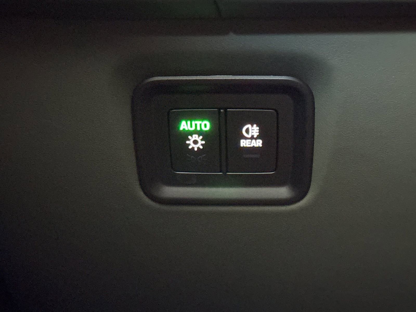 Certified 2025 Porsche Cayenne Coupe image 33