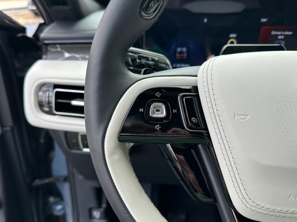 New 2026 Lincoln Aviator Black Label w/ Jet Appearance Package AWD/4WD image 9