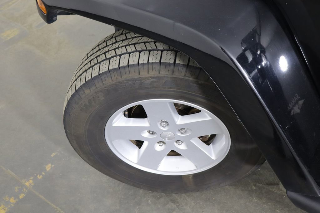 Used 2012 Jeep Wrangler Unlimited Sahara w/ Connectivity Group AWD/4WD image 32