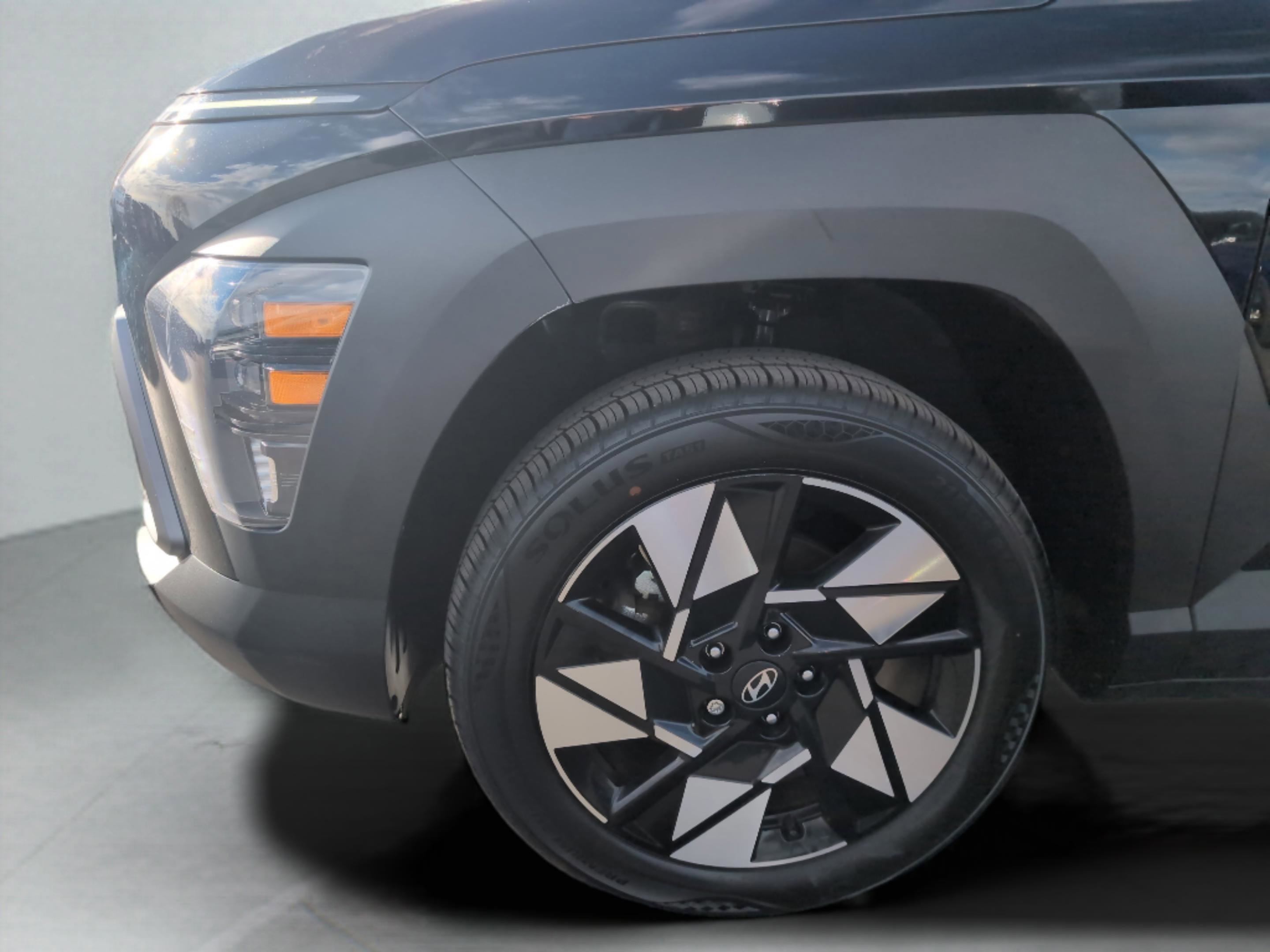 Used 2025 Hyundai Kona SEL image 11