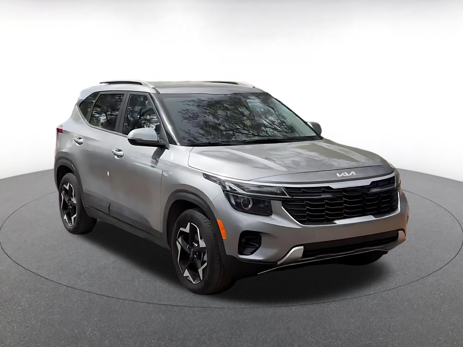 Used 2025 Kia Seltos S image 3