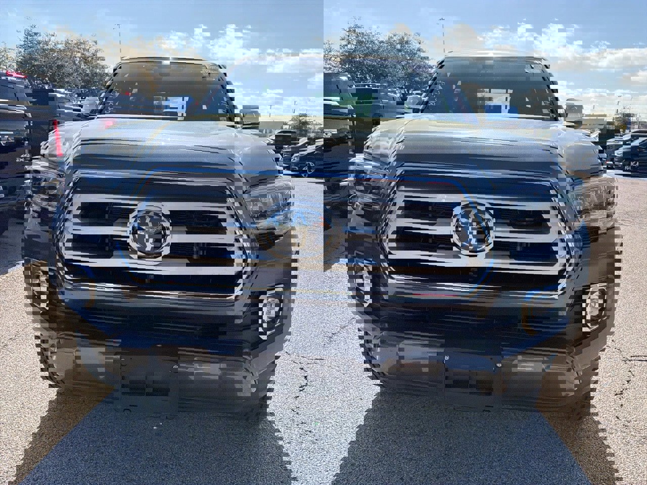 Used 2022 Toyota Tacoma Limited image 2