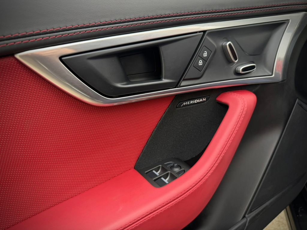 Used 2022 Jaguar F-TYPE P450 image 35