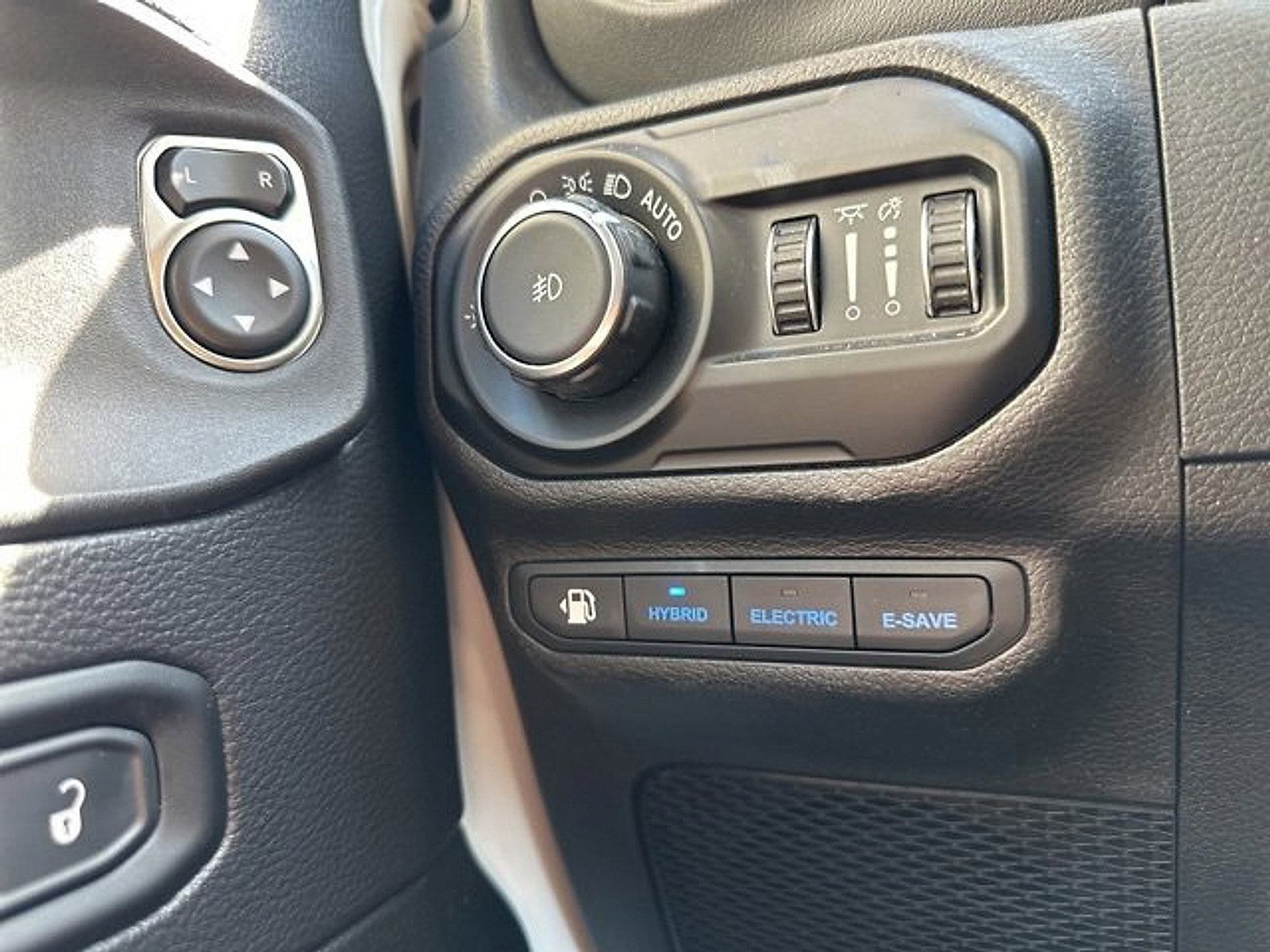 Certified 2021 Jeep Wrangler Unlimited Sahara w/ Cold Weather Group image 32