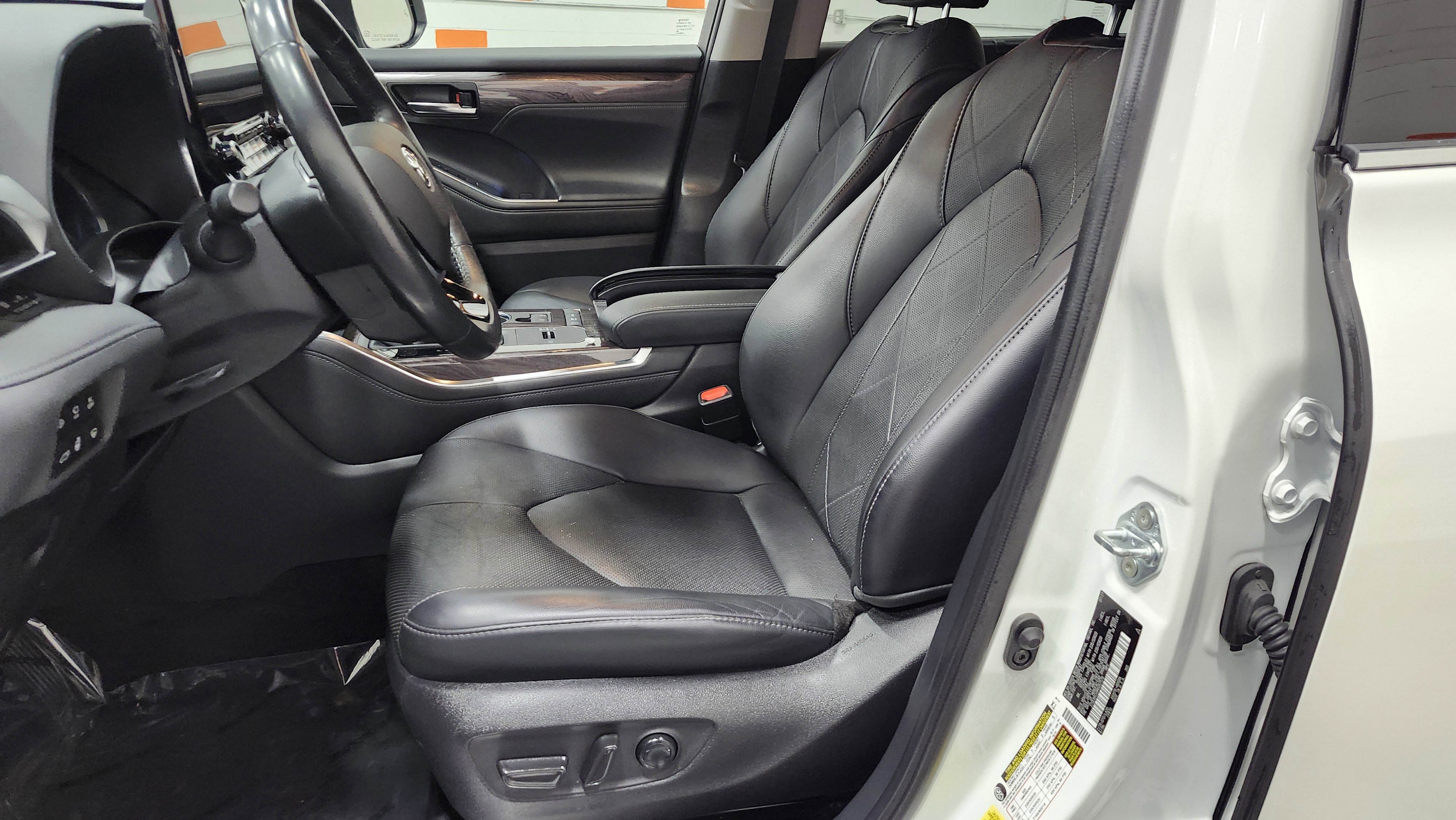 Used 2021 Toyota Highlander Platinum image 29