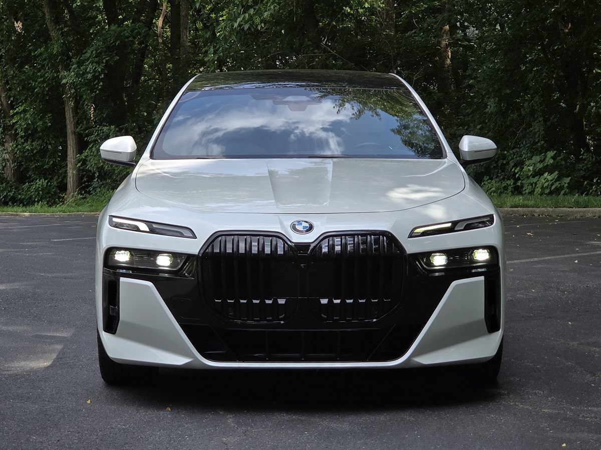 Used 2023 BMW 760i xDrive w/ Parking Assistance Package AWD/4WD image 9
