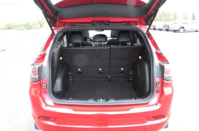 Used 2022 Jeep Compass Limited w/ (RED) Package AWD/4WD image 10