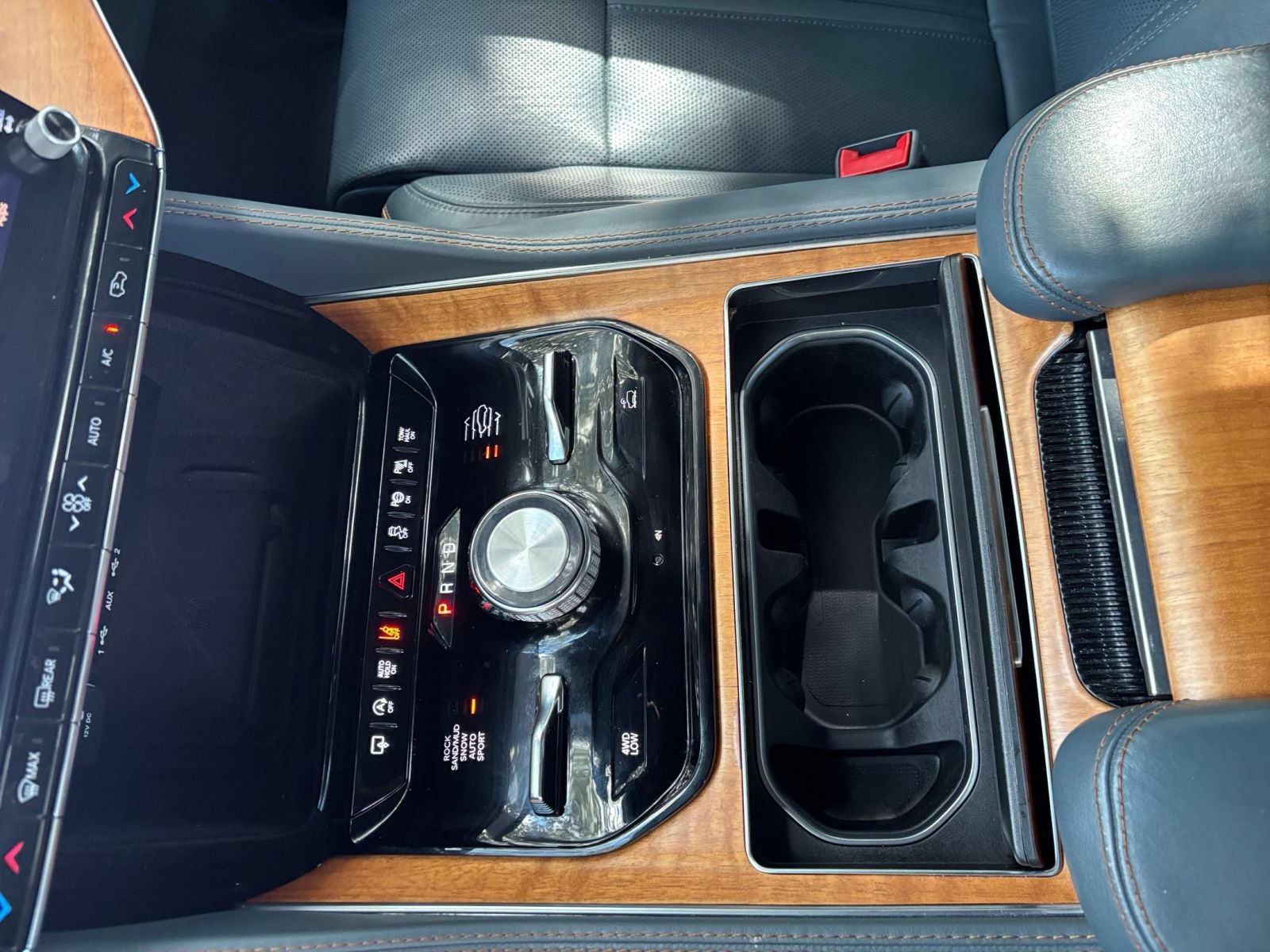 Used 2023 Jeep Grand Wagoneer Series II AWD/4WD image 45