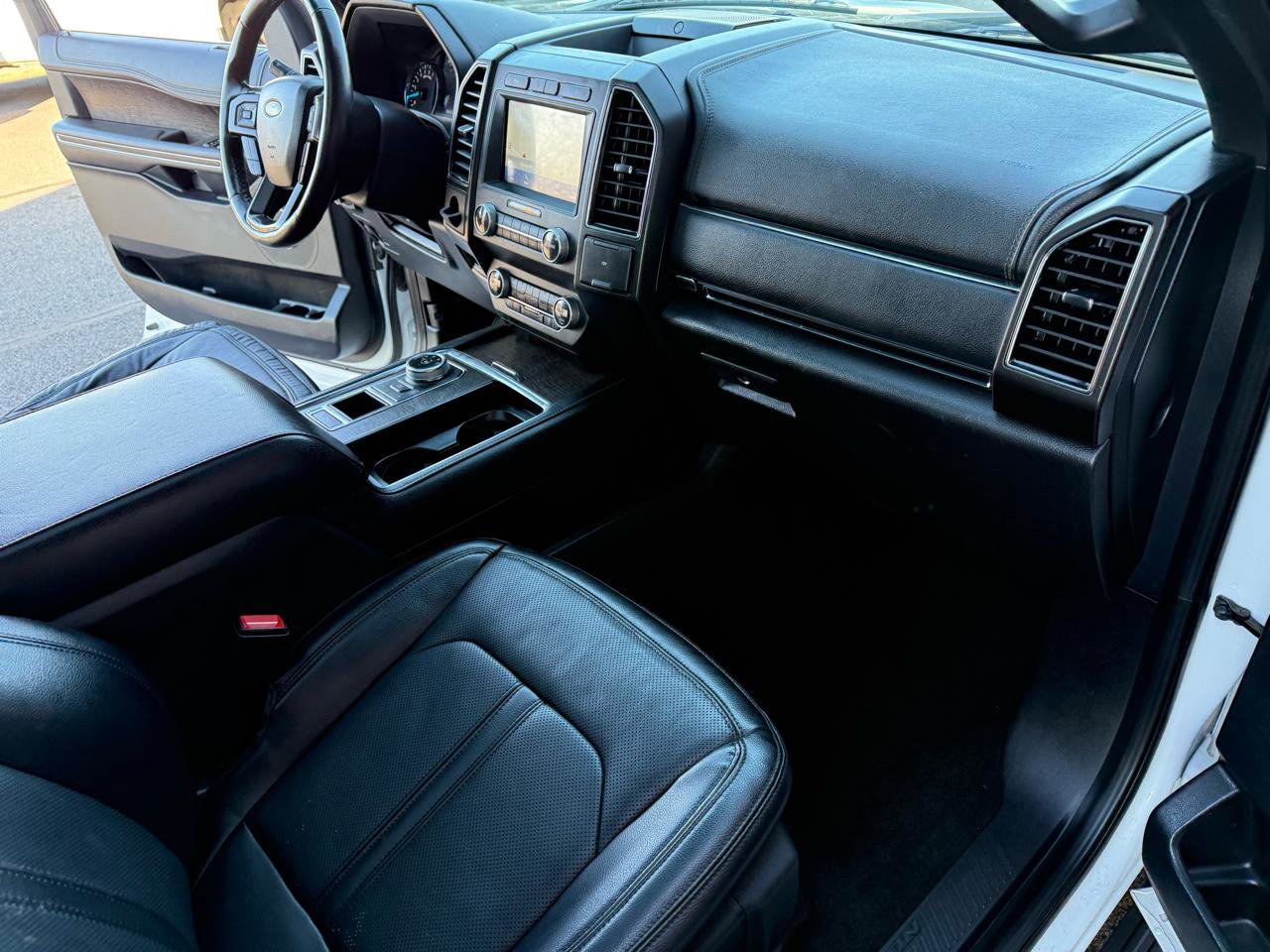 Used 2021 Ford Expedition Limited image 21