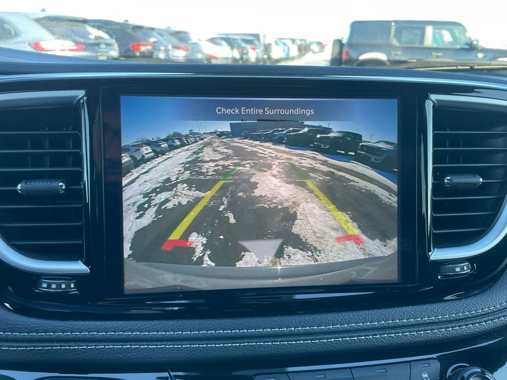 Used 2025 Chrysler Pacifica Limited image 18