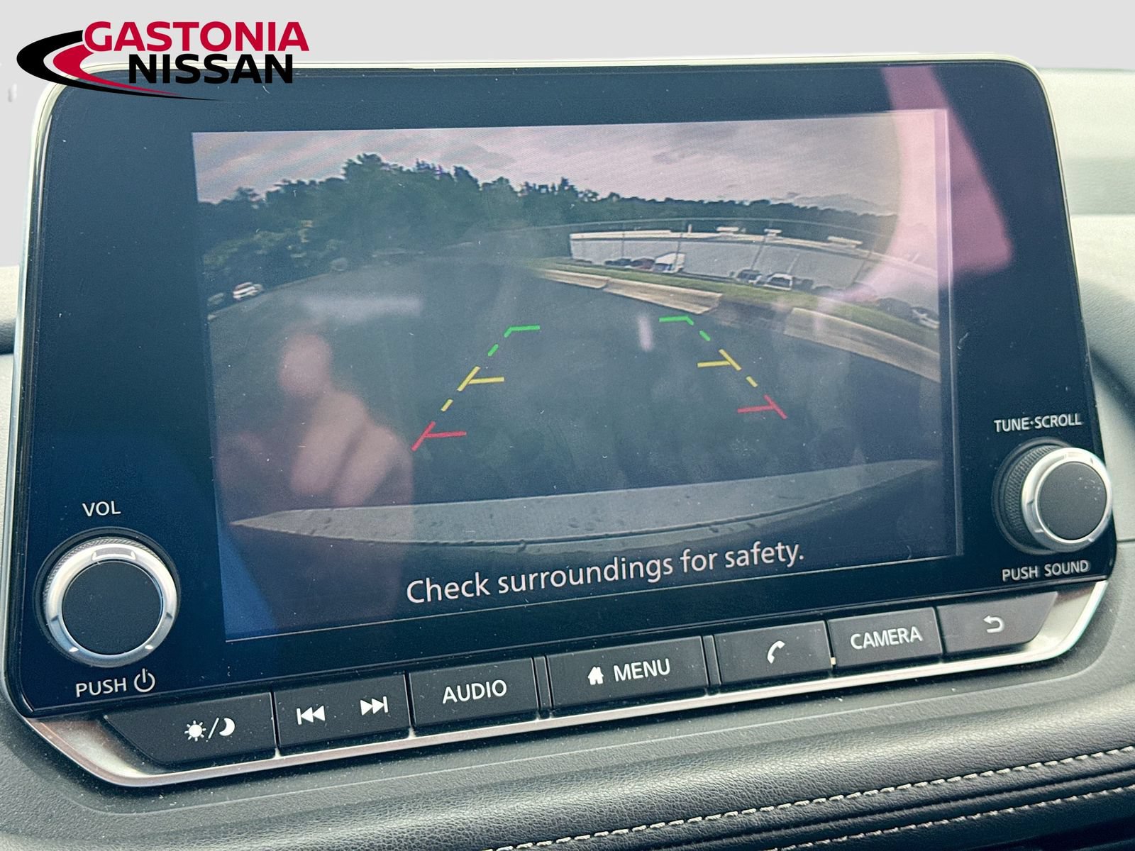Used 2025 Nissan Rogue SV FWD image 17