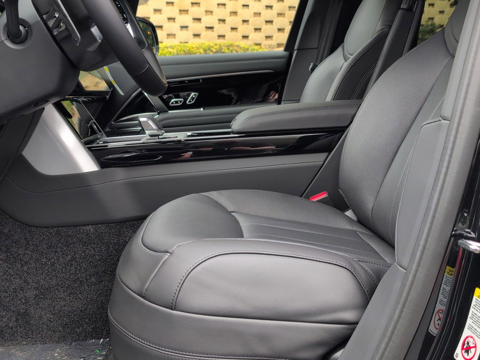 New 2025 Land Rover Range Rover SE image 5