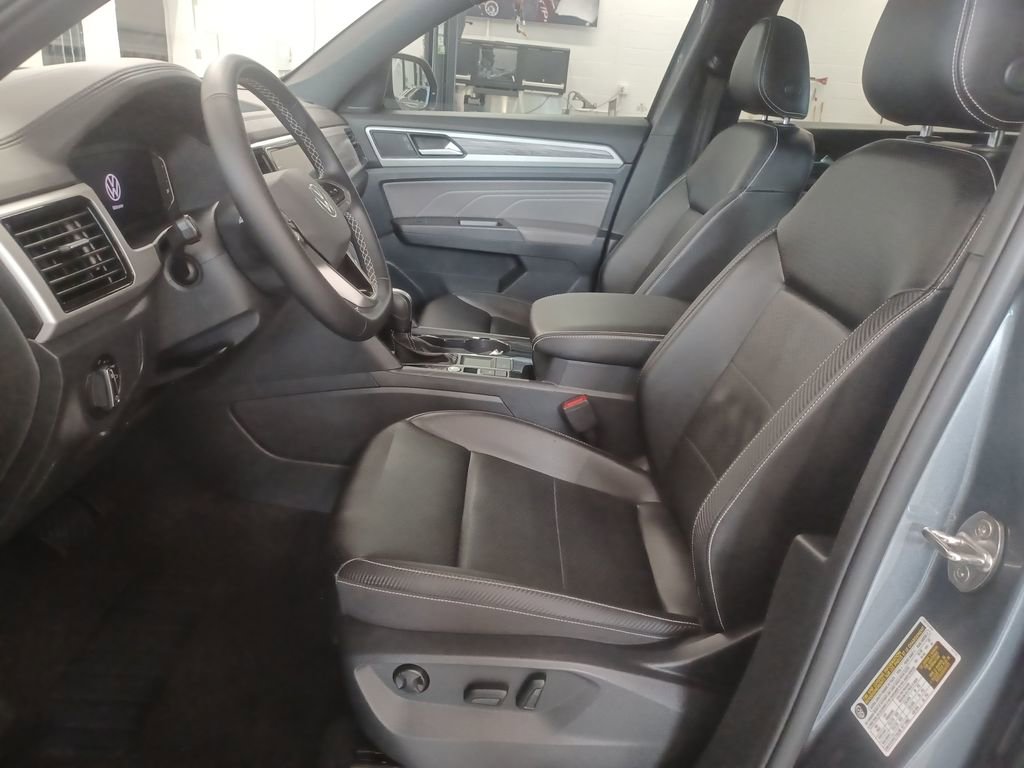 Used 2022 Volkswagen Atlas Cross Sport SE w/ Black Wheel Package image 10