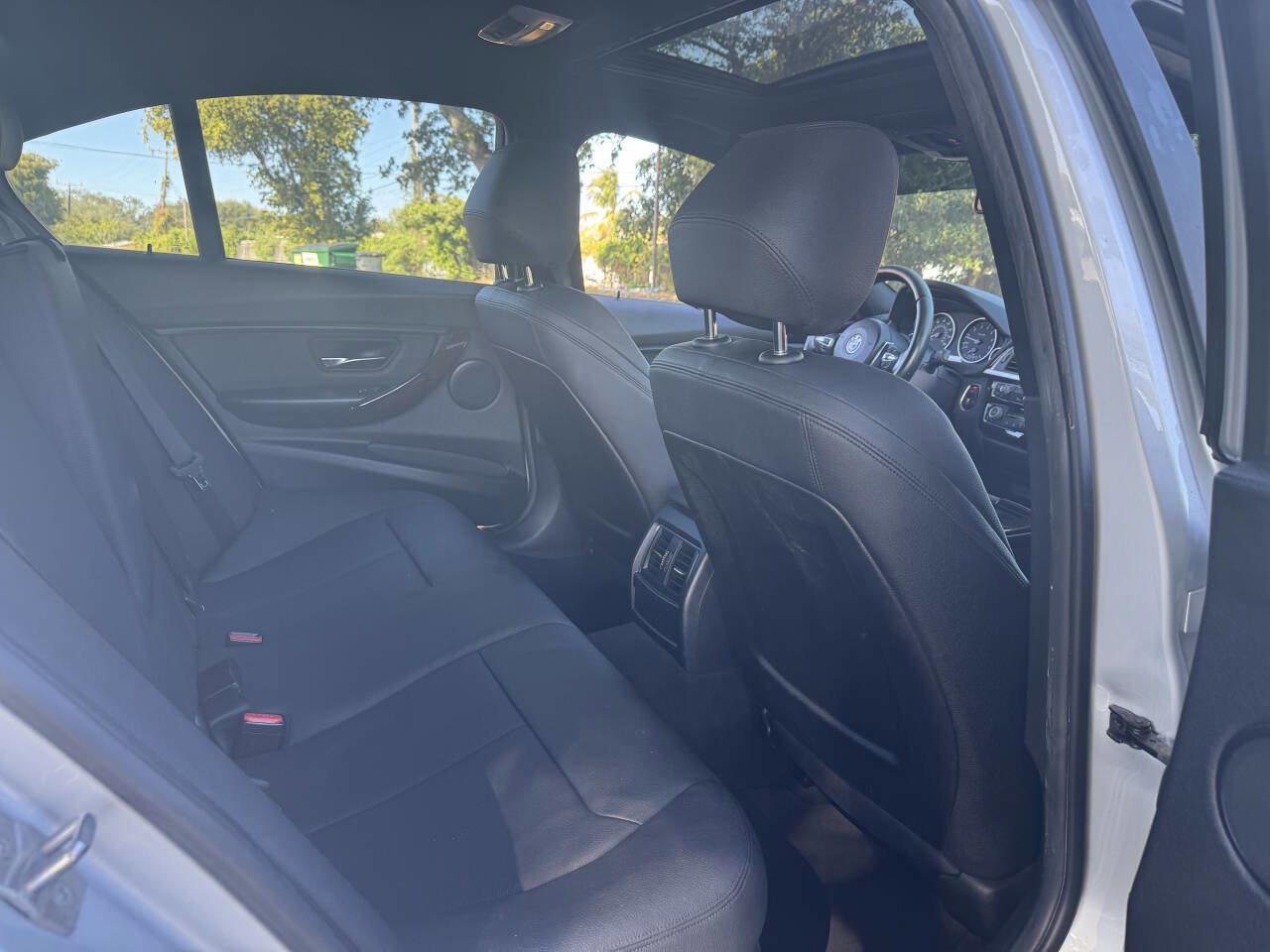 Used 2016 BMW 320i Sedan image 9