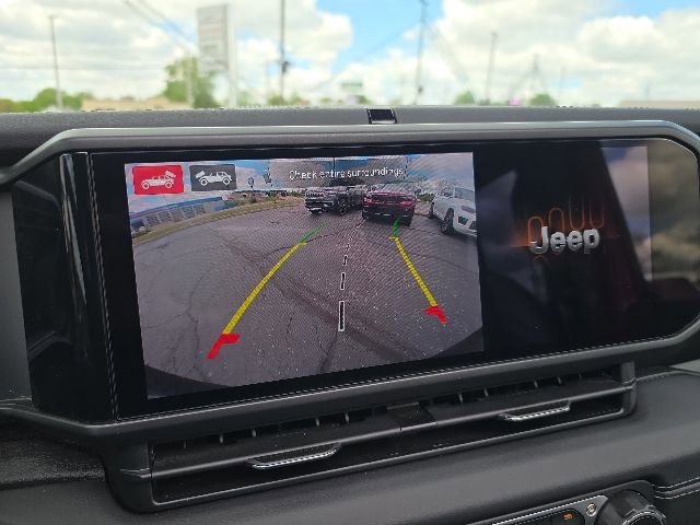 Used 2024 Jeep Wrangler Unlimited Sahara w/ Technology Group AWD/4WD image 30