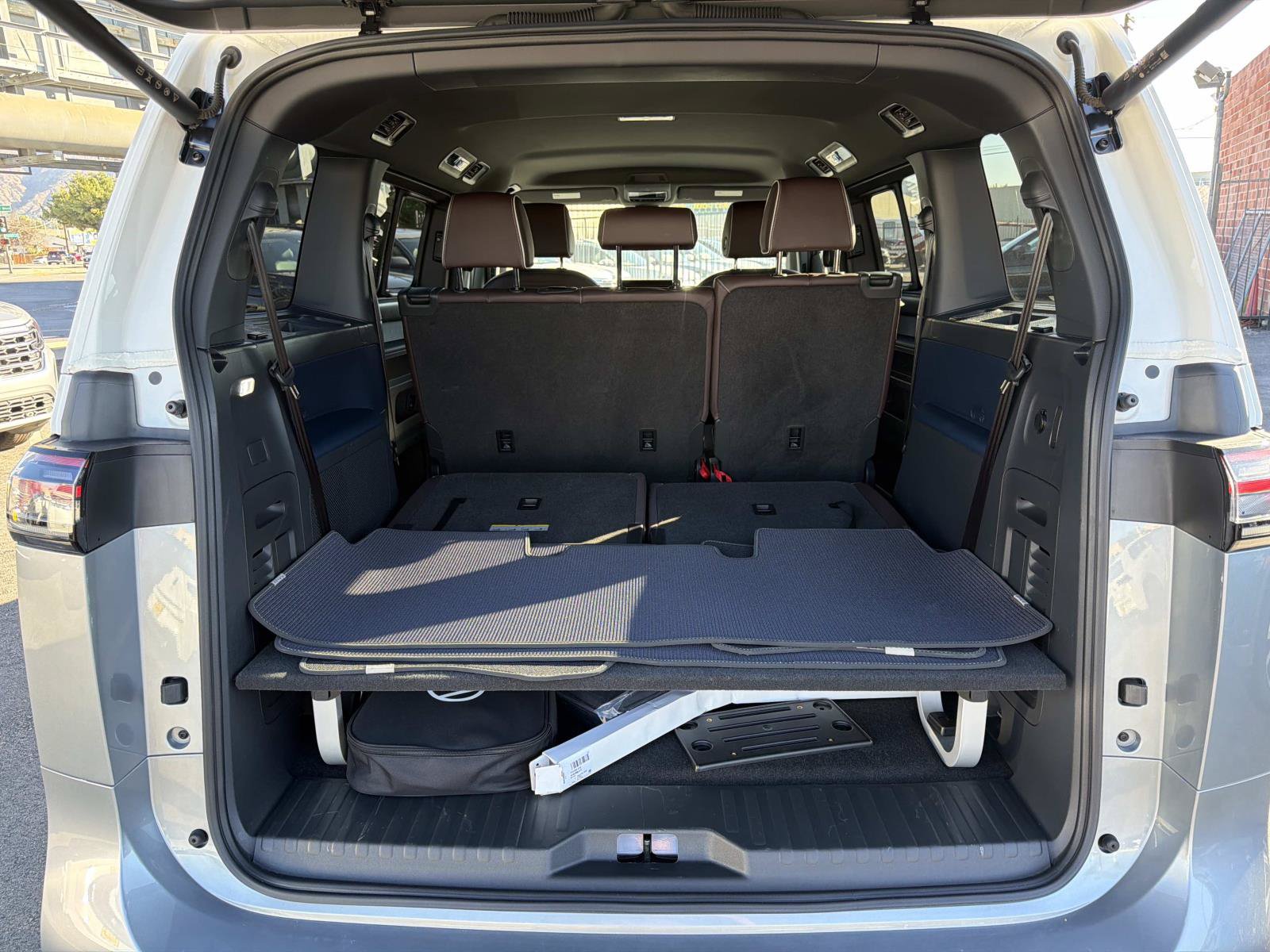 Certified 2025 Volkswagen ID. Buzz Pro S Plus RWD image 5
