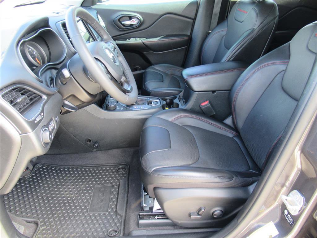 Used 2022 Jeep Cherokee Trailhawk w/ Premium Leather Package AWD/4WD image 16