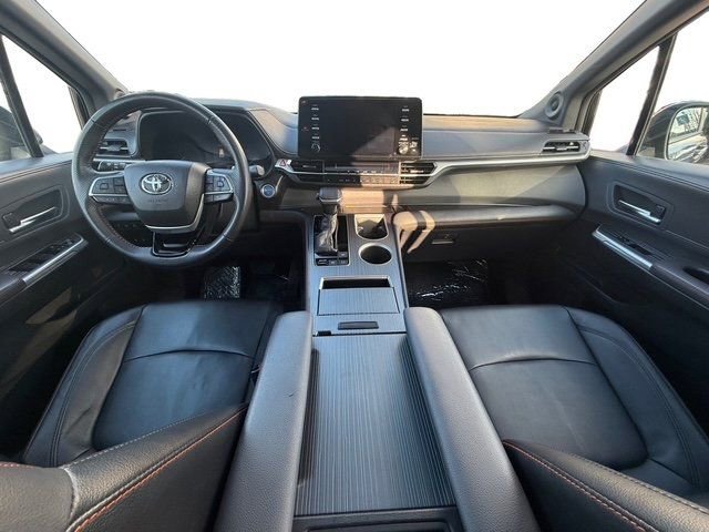 Used 2022 Toyota Sienna XSE w/ XSE Plus Package image 31
