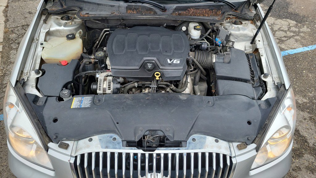 Used 2010 Buick Lucerne CXL w/ Driver Confidence Package image 29