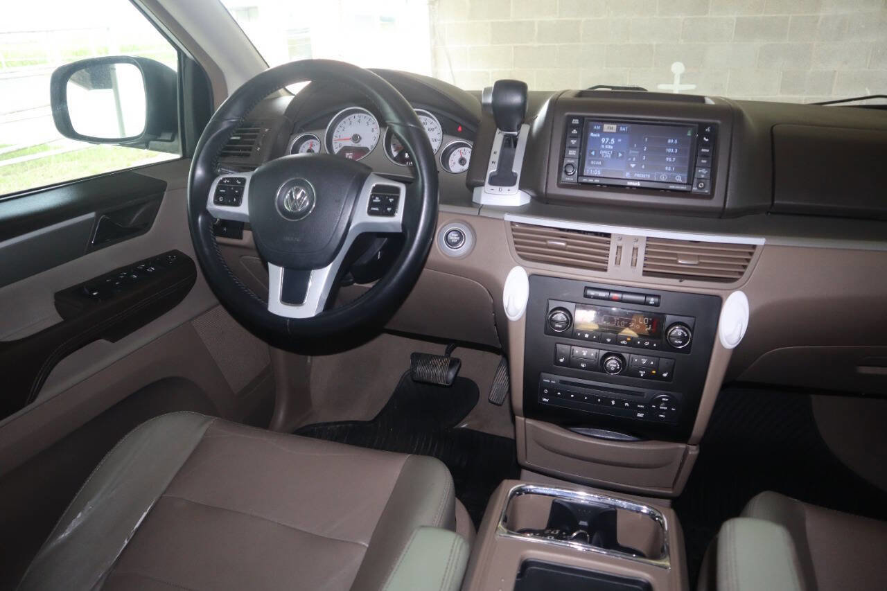Used 2012 Volkswagen Routan SEL FWD image 34