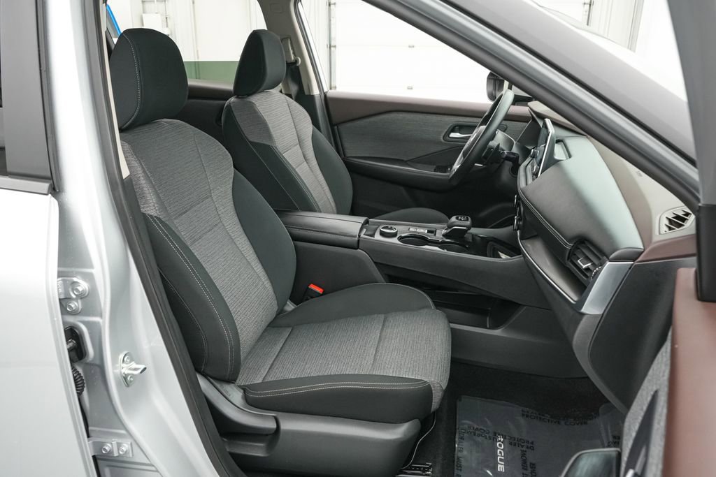 Used 2023 Nissan Rogue SV AWD/4WD image 21