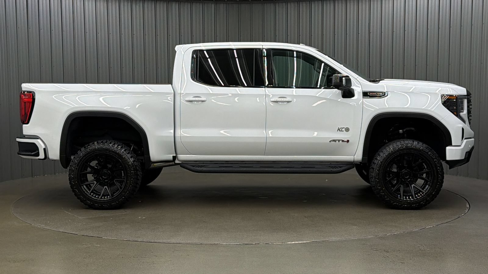 Used 2026 GMC Sierra 1500 AT4 w/ AT4 Premium Package AWD/4WD image 6