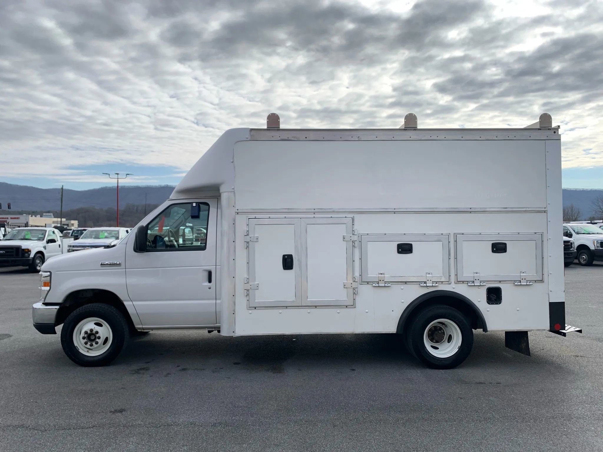 Used 2019 Ford E-450 and Econoline 450 Super Duty w/ Power Windows & Locks Group image 5