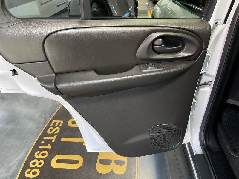 Used 2008 Chevrolet TrailBlazer LT w/ Sun And 6-Disc Cd Package AWD/4WD image 37