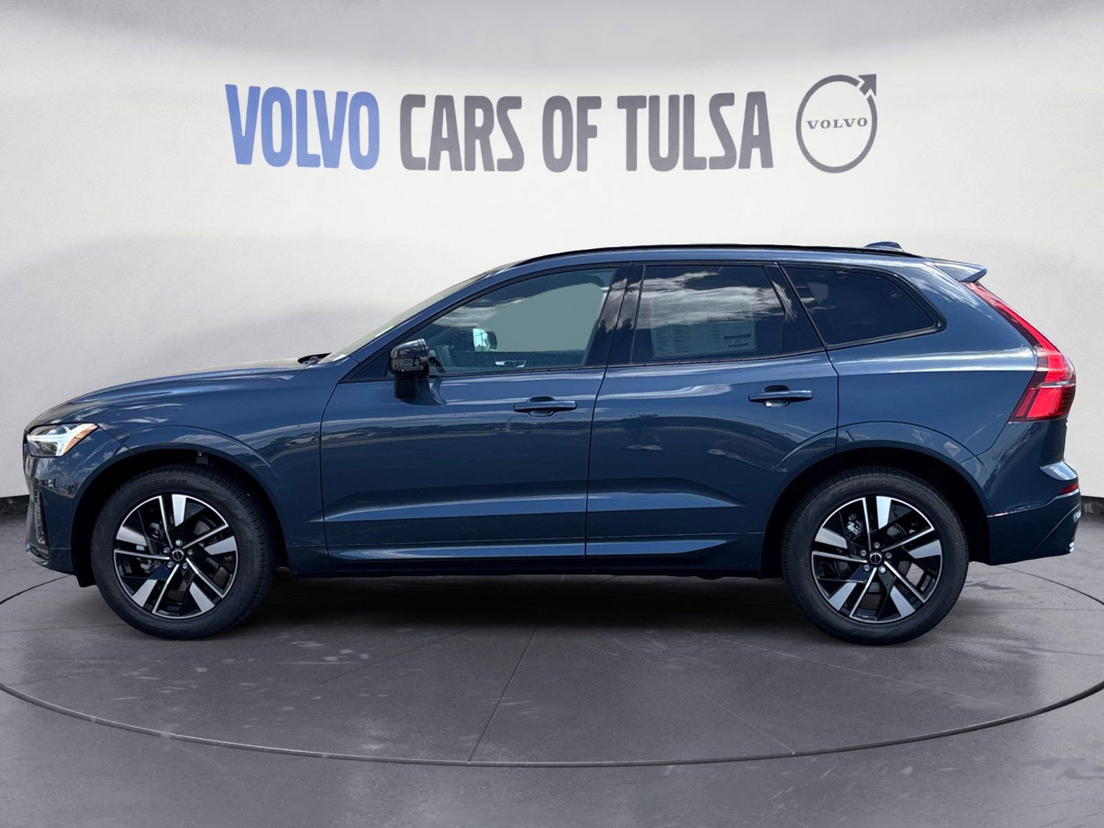 New 2026 Volvo XC60 B5 Core w/ Protection Package Premier image 2