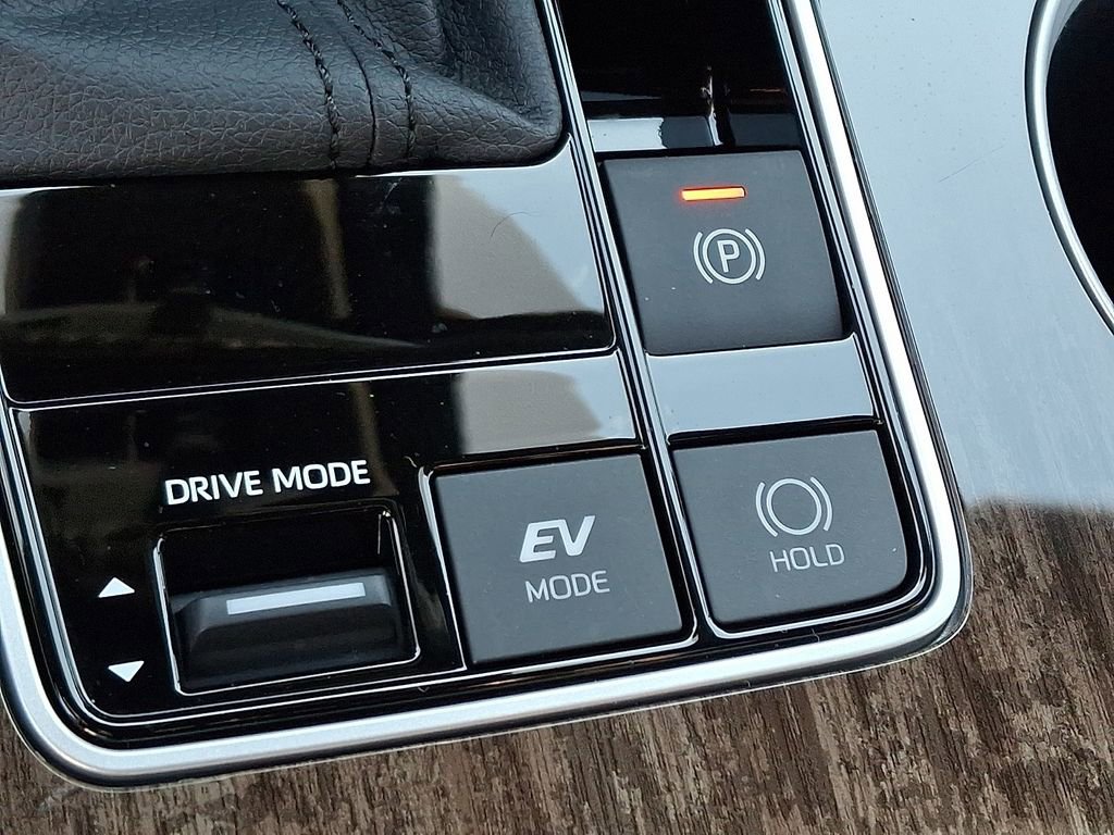 Used 2025 Toyota Sienna Platinum image 25