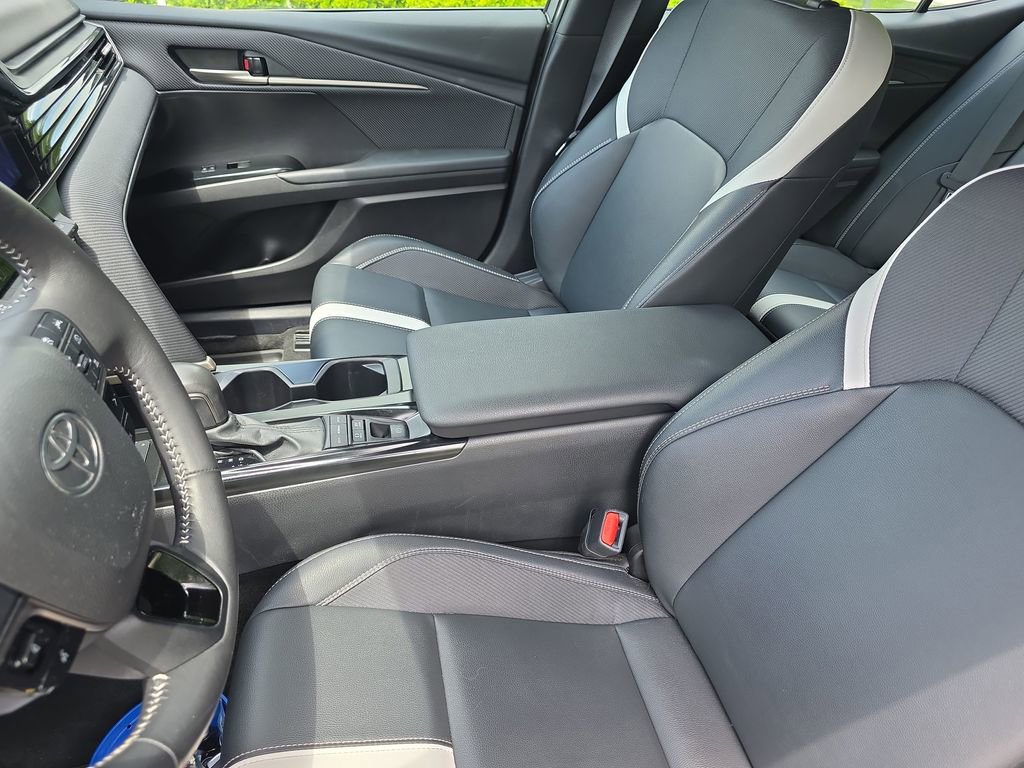 Used 2025 Toyota Camry SE w/ Convenience Package FWD image 13