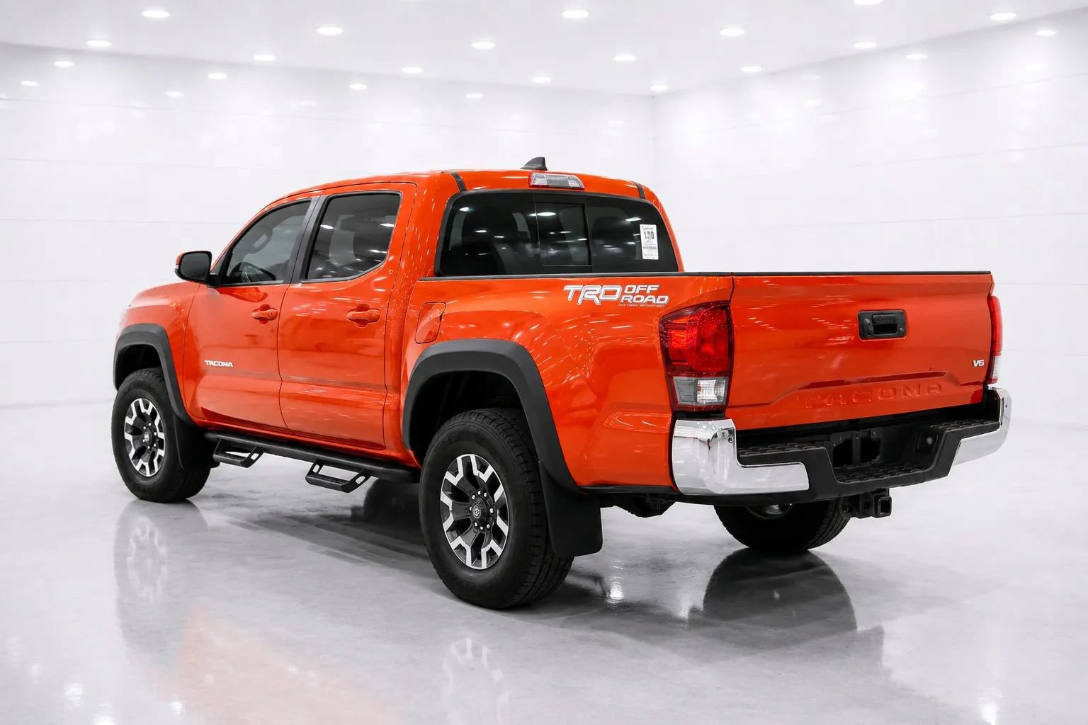 Used 2017 Toyota Tacoma TRD Off-Road w/ Tow Package (A/T) AWD/4WD image 3