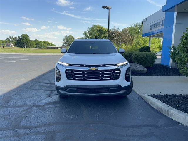 Used 2025 Chevrolet Equinox LT AWD/4WD image 3