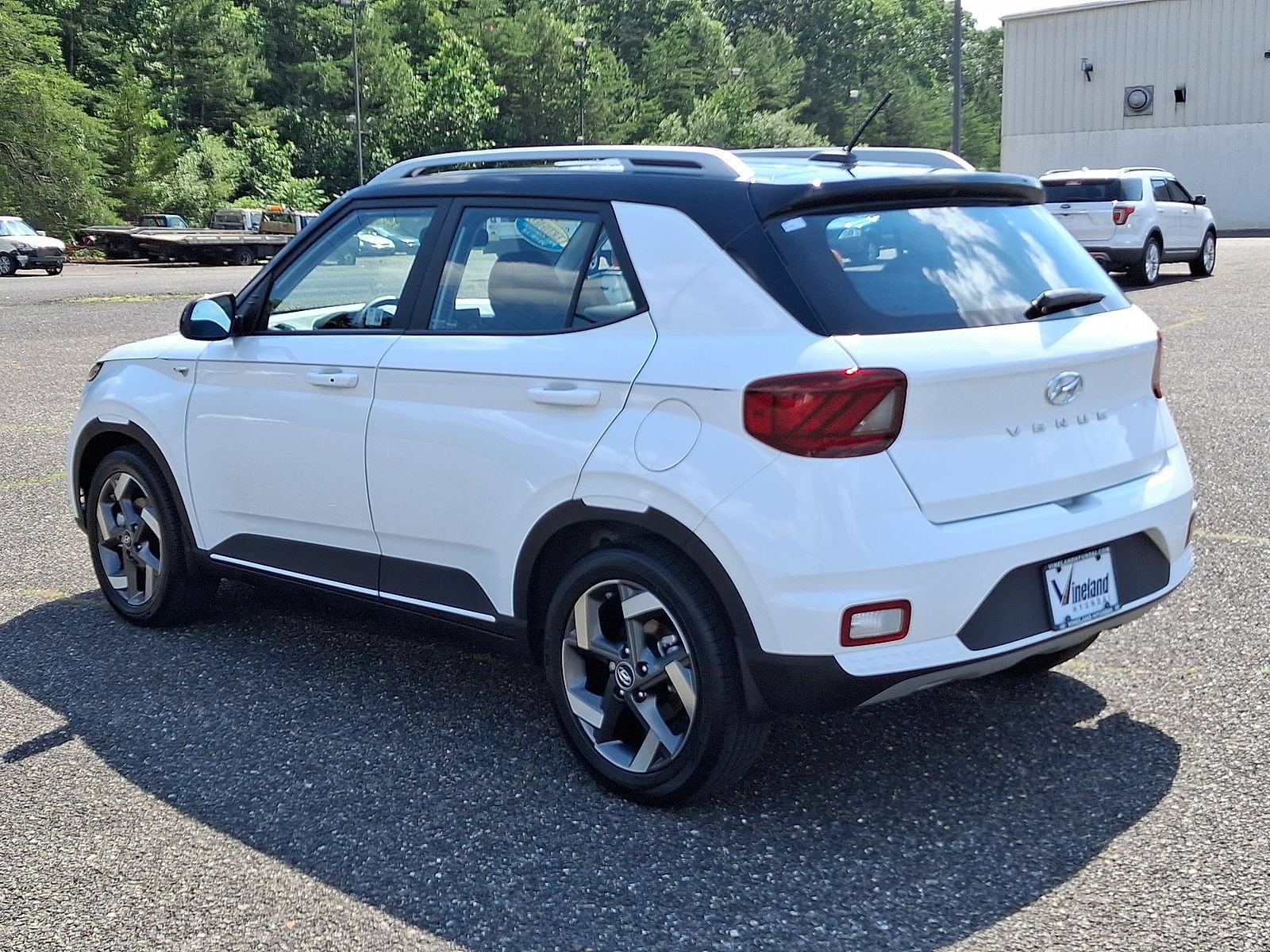 Certified 2025 Hyundai Venue Limited FWD image 28