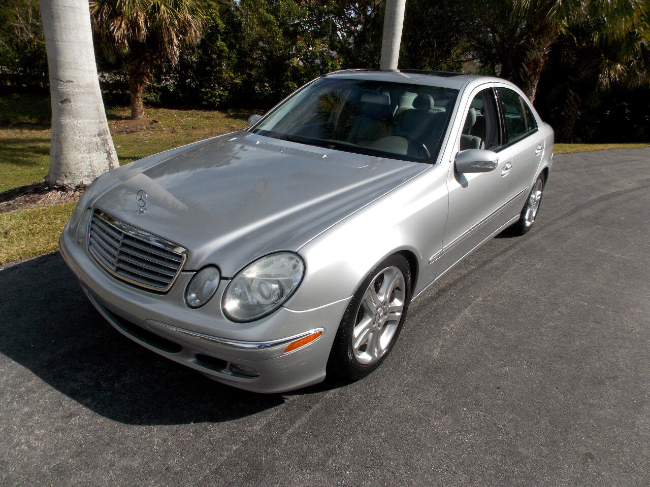 Used 2005 Mercedes-Benz E 500 4MATIC Sedan image 2