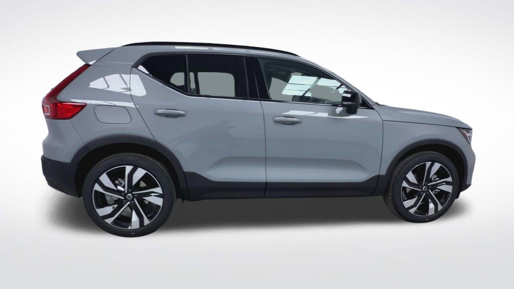 New 2026 Volvo XC40 B5 Plus w/ Climate Package AWD/4WD image 9