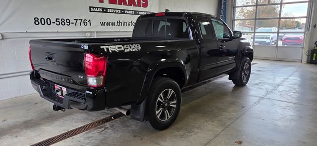 Used 2017 Toyota Tacoma TRD Sport image 7