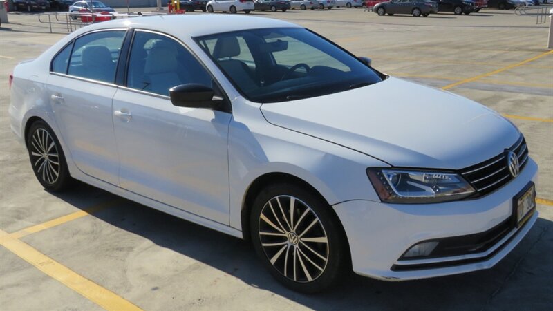 Used 2016 Volkswagen Jetta Sport w/ Lighting Package FWD image 4