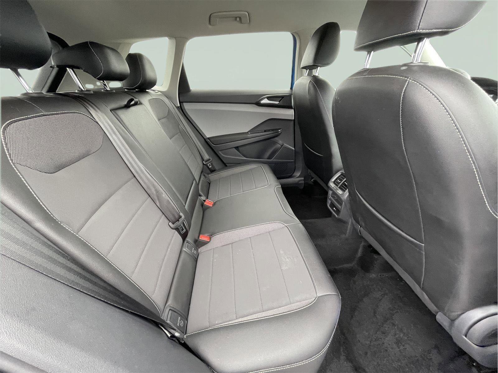 Used 2023 Volkswagen Taos SE w/ Black Wheel Package image 18