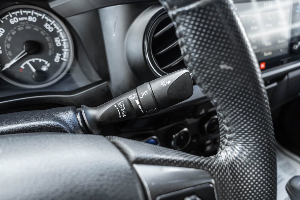 Used 2018 Toyota Tacoma TRD Off-Road image 25