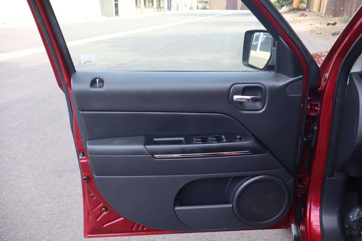 Used 2015 Jeep Patriot Limited w/ Sun/Sound Group FWD image 23