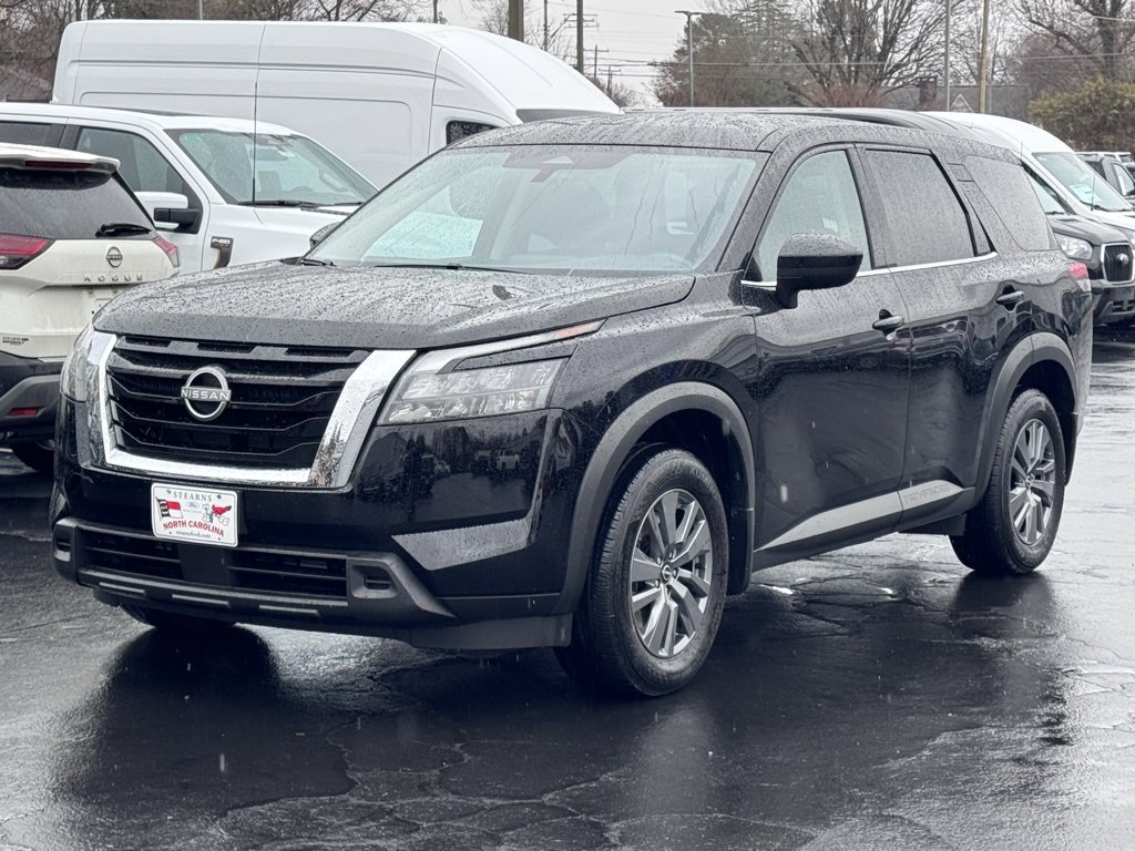 Used 2025 Nissan Pathfinder S video 2