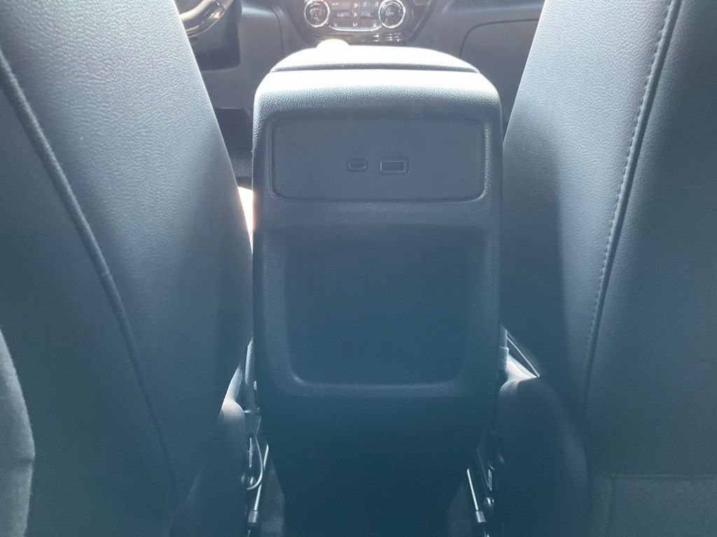 Used 2024 Chevrolet Trax RS w/ Sunroof Package FWD image 33