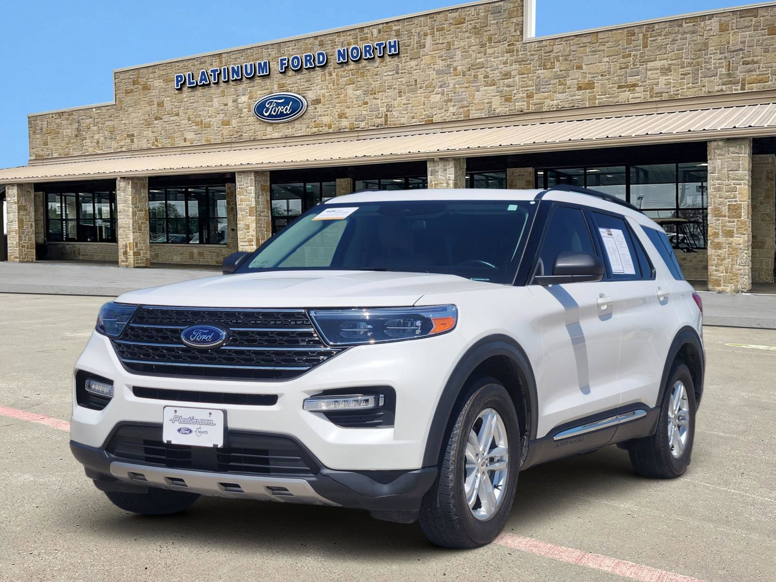 Used 2022 Ford Explorer XLT w/ Equipment Group 202A image 2