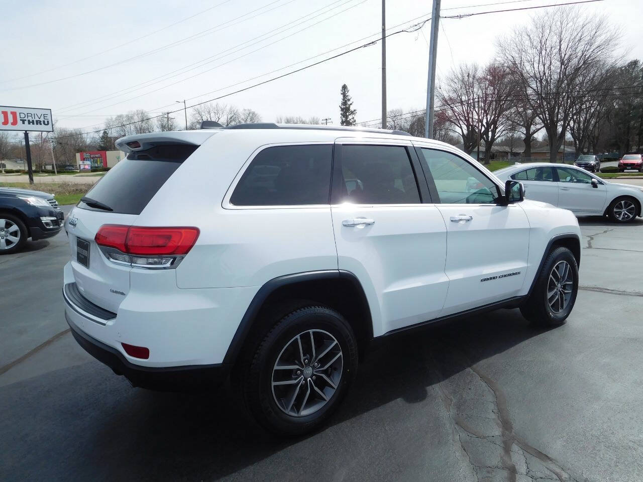 Used 2017 Jeep Grand Cherokee Limited AWD/4WD image 6