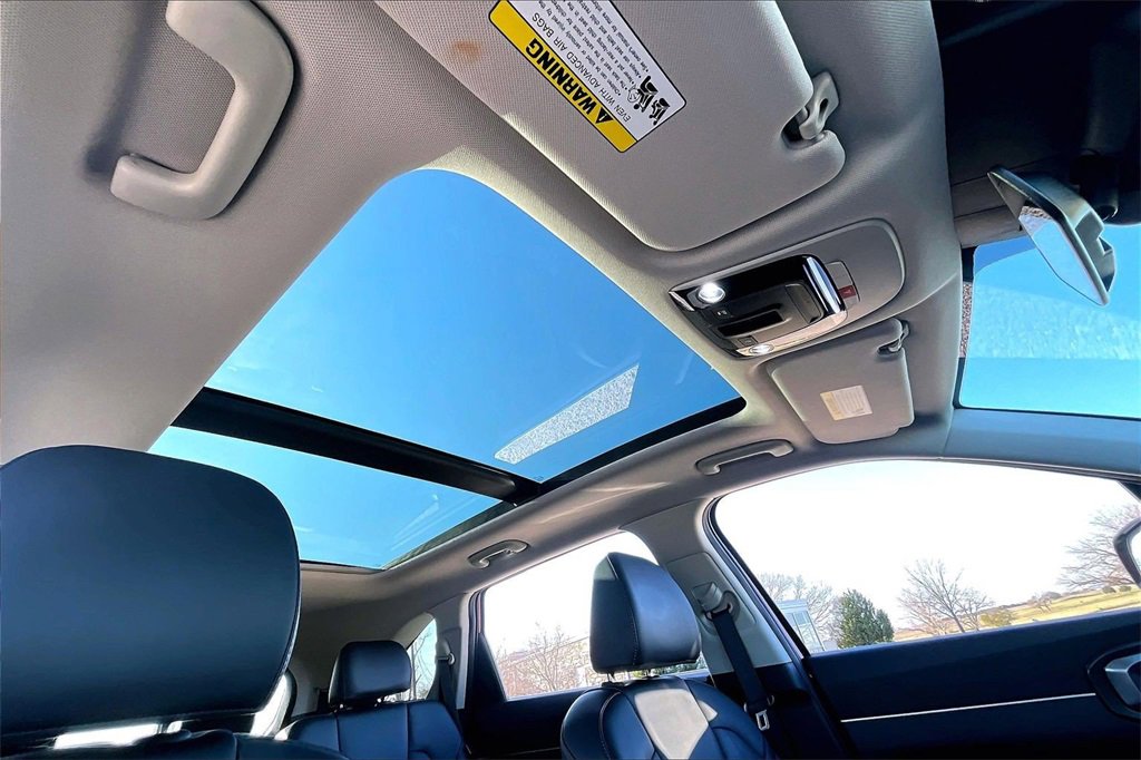 Certified 2025 Kia Sorento EX w/ Panoramic Sunroof Package image 17