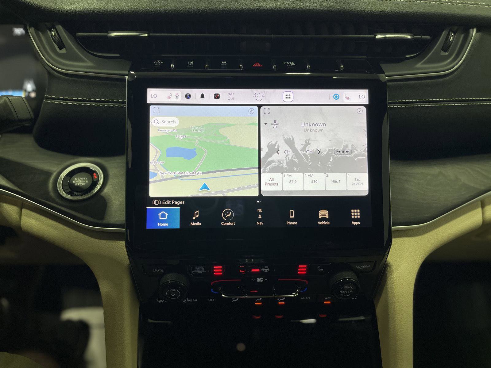 Used 2023 Jeep Grand Cherokee Limited w/ Black Appearance Package image 7