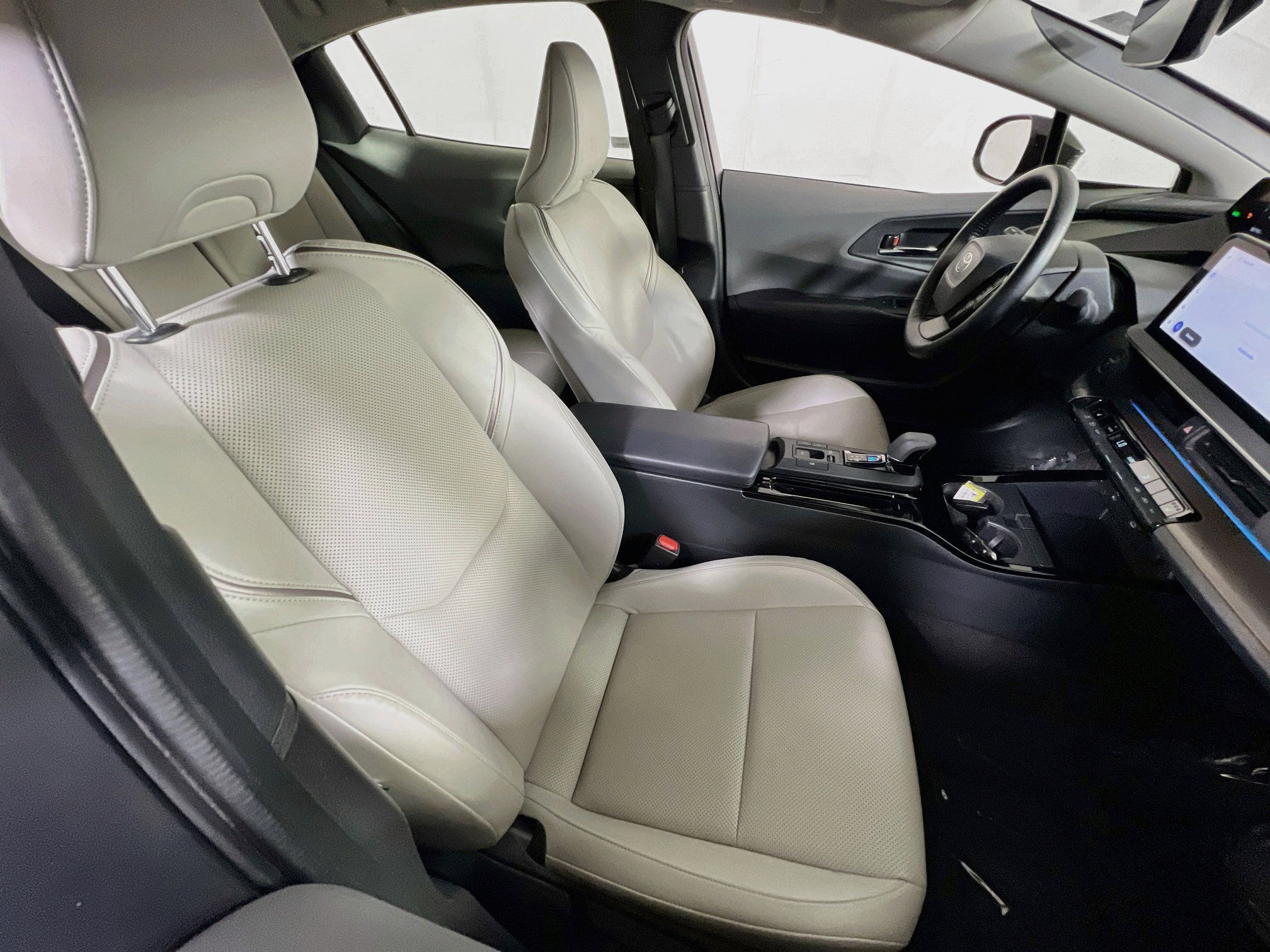 Used 2023 Toyota Prius XLE image 26